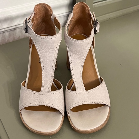 ✨ Lucky Brand “Sambeni” T-Strap Sandals – Nude – Women’s 7M - Picture 8 of 10